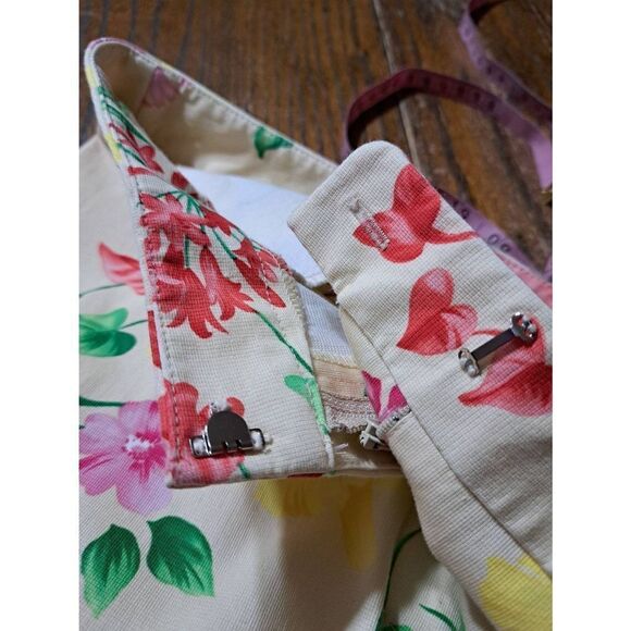 Size 12 Rafaella Tropical Floral Capris Cream Yellow Red Pink Green - Picture 8 of 8